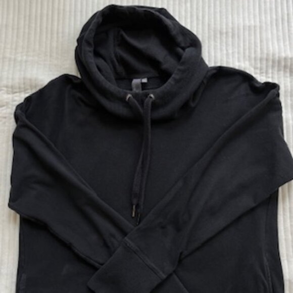 Sweaty Betty Escape Luxe Fleece Hoodie in Black - Large - Picture 9 of 14